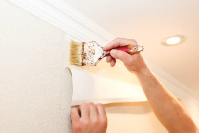 Pose de papier peint à Poncins — revêtements muraux et toiles de verre